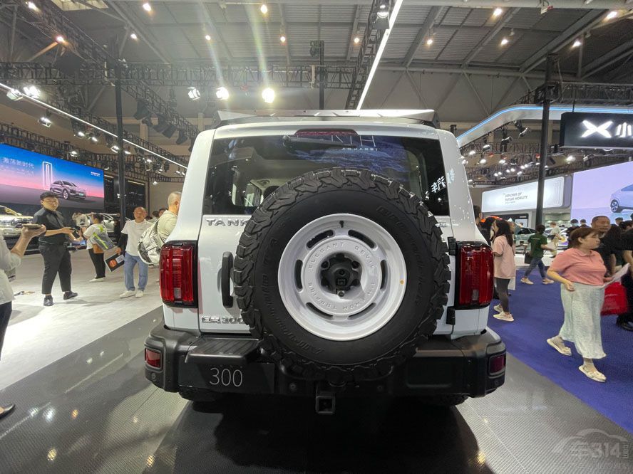 20�f(w��n)���ԃr(ji��)��ԽҰ܇ ����̹��300߀���l(shu��)��