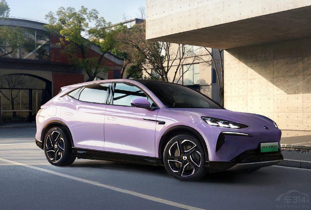 30�f�A�� �����@�׿����µġ����󱭡�SUV