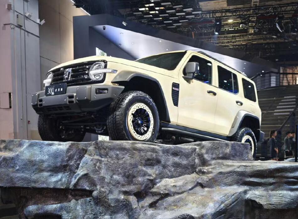 �Ϻ�܇չ����Ӳ��ԽҰSUV �����I�Ă���