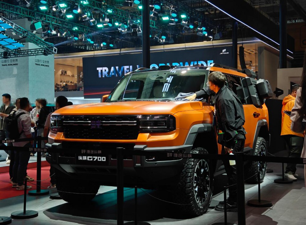 �Ϻ�܇չ����Ӳ��ԽҰSUV �����I�Ă���