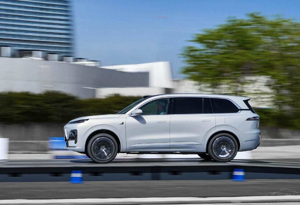 �A(y��)��30�f(w��n)Ԫ��(n��i)������������SUV����Щ���]