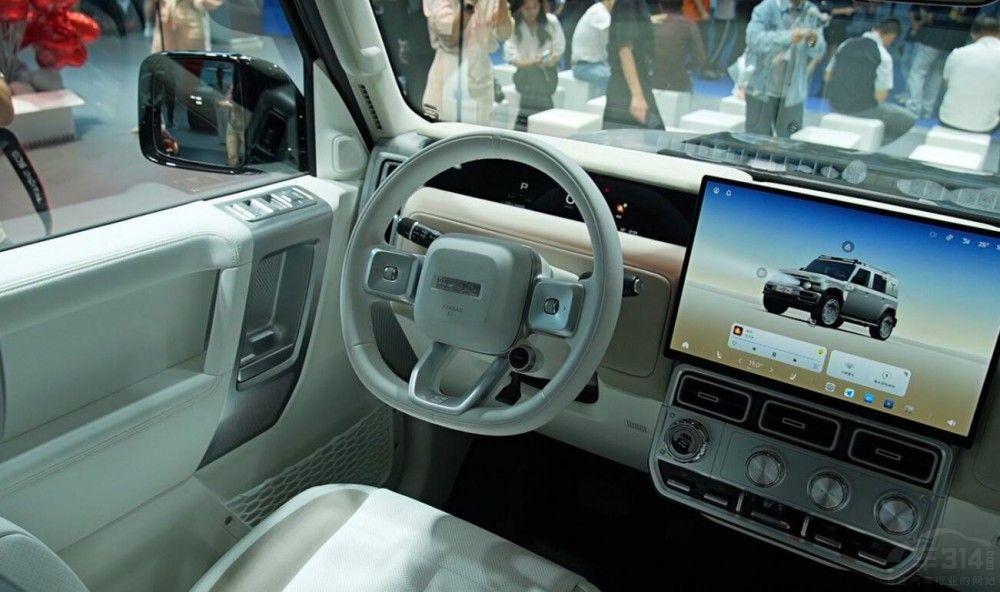 �ɶ�܇չ����ԃr�ȵ�SUV���A��15�f���