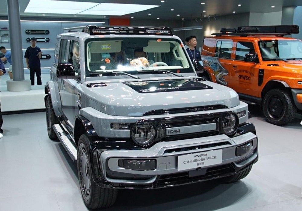 �ɶ�܇չ����ԃr�ȵ�SUV���A��15�f���