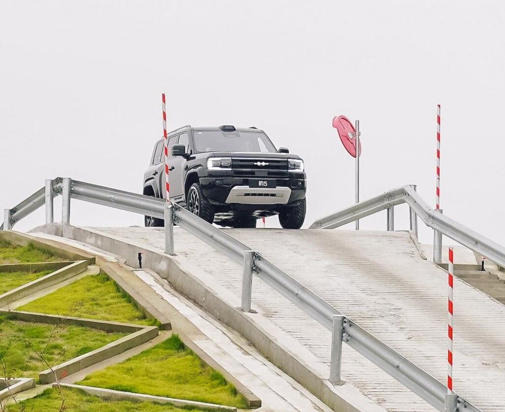 �����ٿ��l(w��i)ʿ�Ե���(gu��)�a(ch��n)ԽҰSUV��(sh��)�ݸ���(qi��ng)��