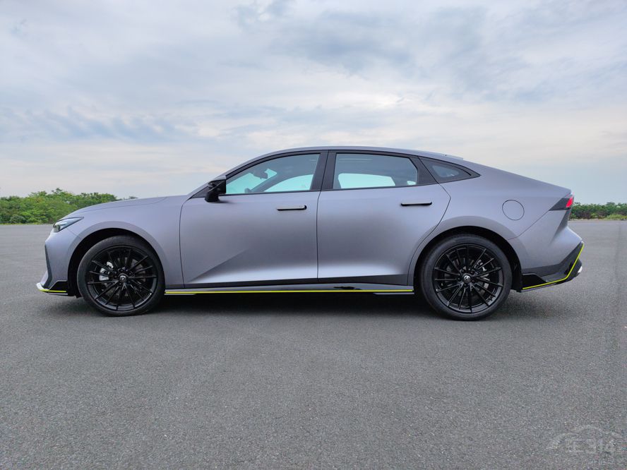 個(gè)個(gè)看點(diǎn)十足 盤點(diǎn)重慶車展五款重磅新車 個(gè)個(gè)看點(diǎn)十足 盤點(diǎn)重慶車展五款重磅新車