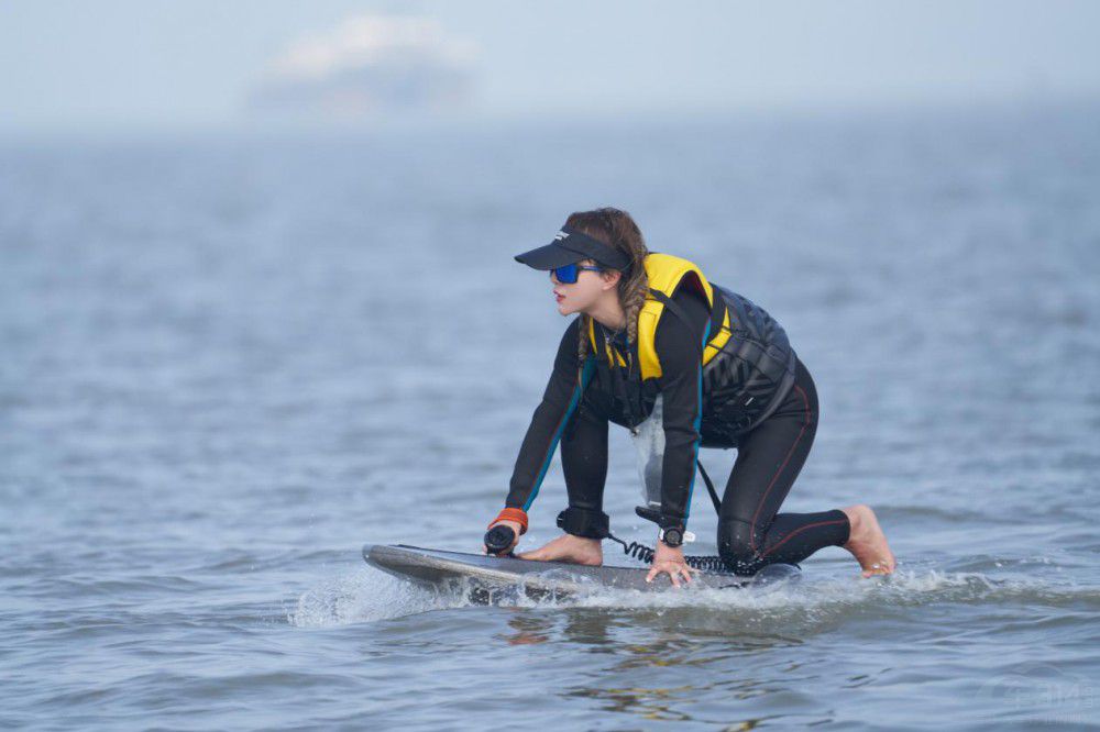 ���͸����ܺ��AƤ��ɽ���ڏV��܇չ����