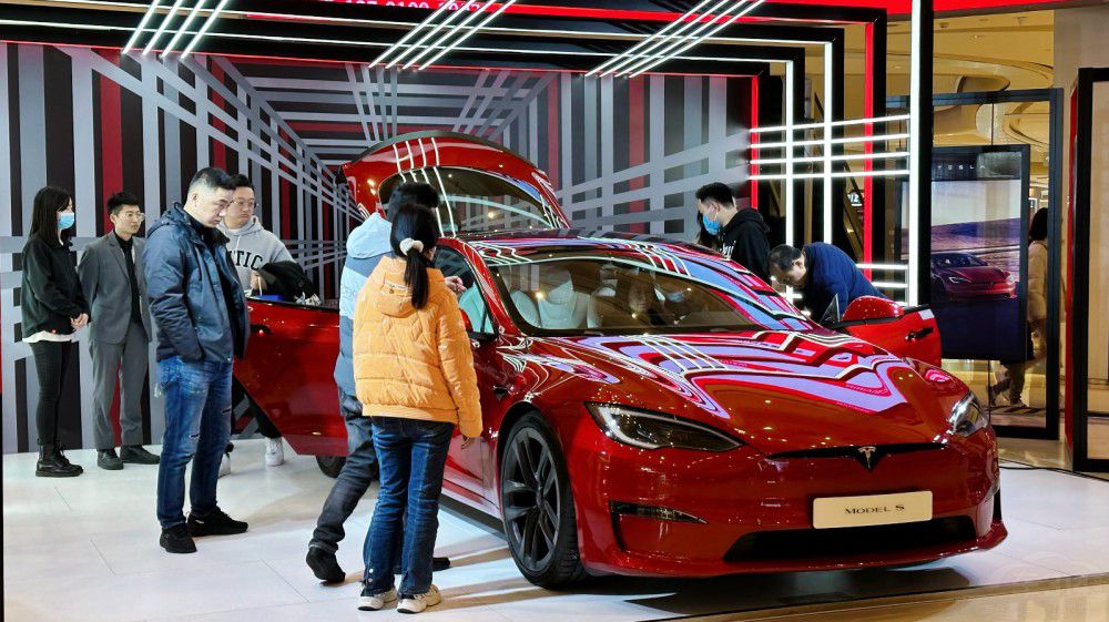 特斯拉在渝上 Model S Plaid空降時(shí)代天街 特斯拉在渝上 Model S Plaid空降時(shí)代天街