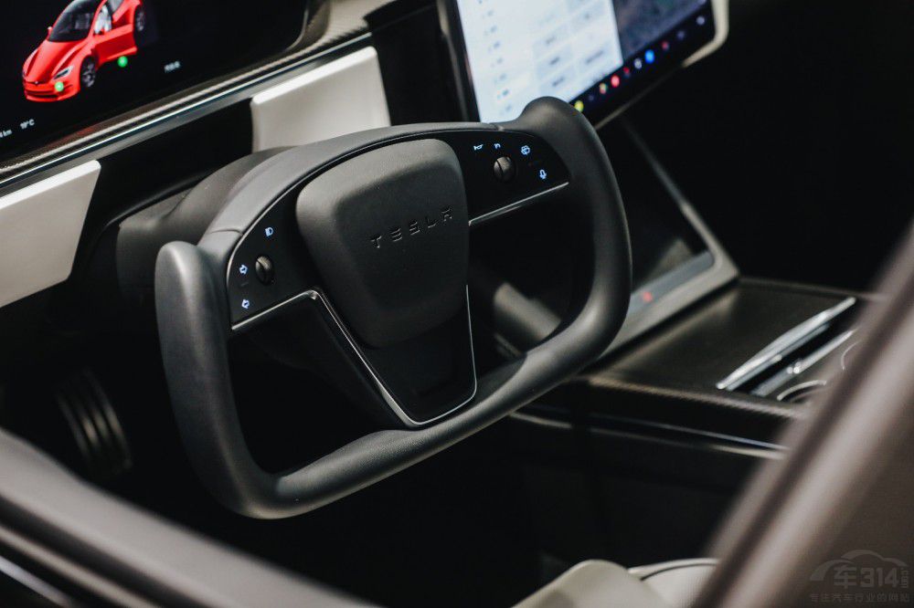 特斯拉在渝上 Model S Plaid空降時(shí)代天街 特斯拉在渝上 Model S Plaid空降時(shí)代天街