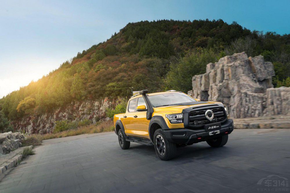 ���͸����ܺ��AƤ��ɽ�������ܰ����У�