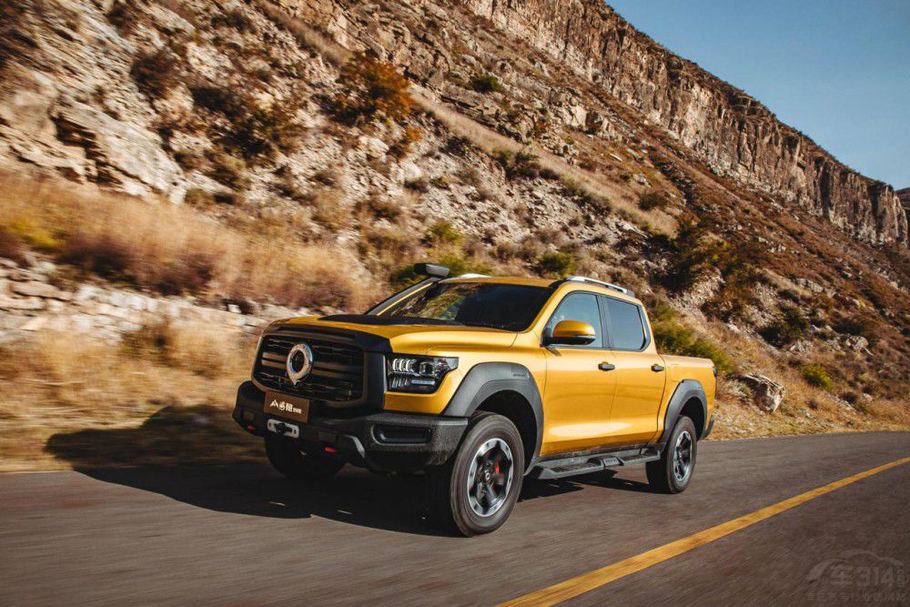 ���͸����ܺ��AƤ��ɽ�������ܰ����У�