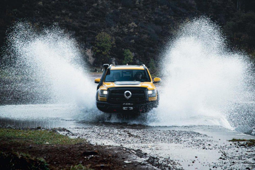 ���͸����ܺ��AƤ��ɽ�������ܰ����У�