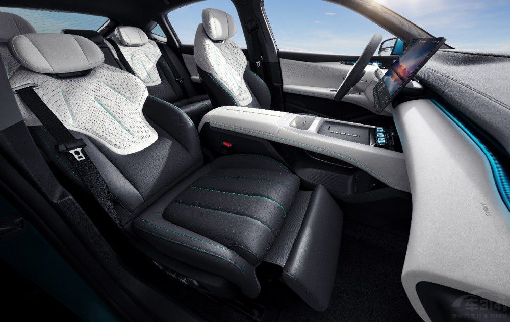 深藍L07 30萬內(nèi)唯一前排雙零重力座椅轎車 深藍L07 30萬內(nèi)唯一前排雙零重力座椅轎車