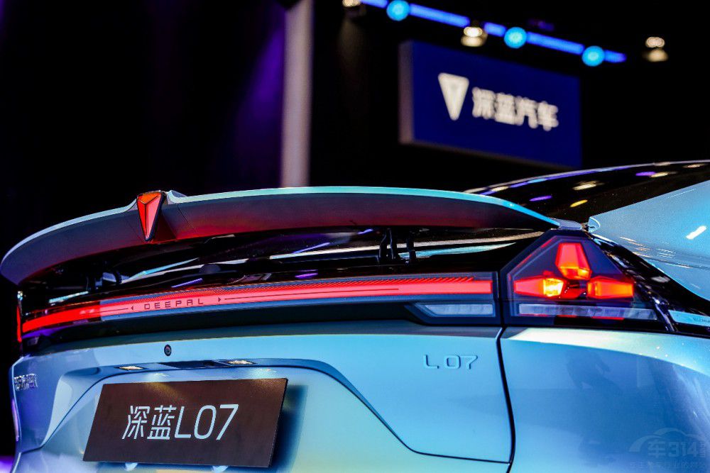 深藍L07 30萬內(nèi)唯一前排雙零重力座椅轎車 深藍L07 30萬內(nèi)唯一前排雙零重力座椅轎車