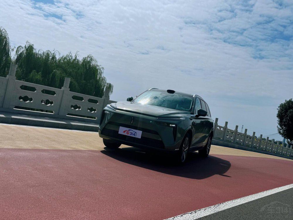 藍山智駕版 不得不說 確實是個智能型好車 藍山智駕版 不得不說 確實是個智能型好車