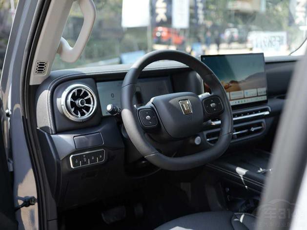 �@�׿����µ�SUV܇�����_(k��i)������(qi��ng)��������