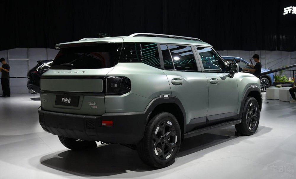 �@�׿����µ�SUV܇�����_(k��i)������(qi��ng)��������