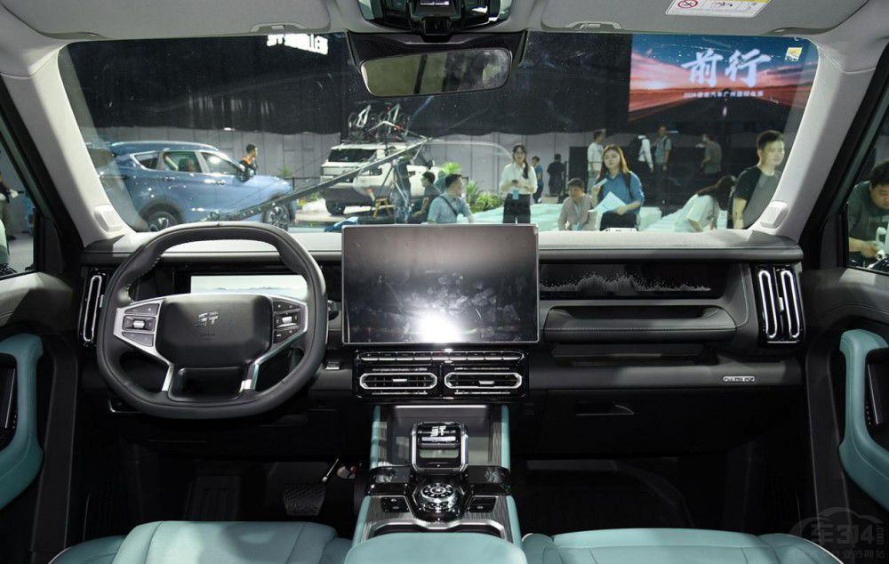 �@�׿����µ�SUV܇�����_(k��i)������(qi��ng)��������