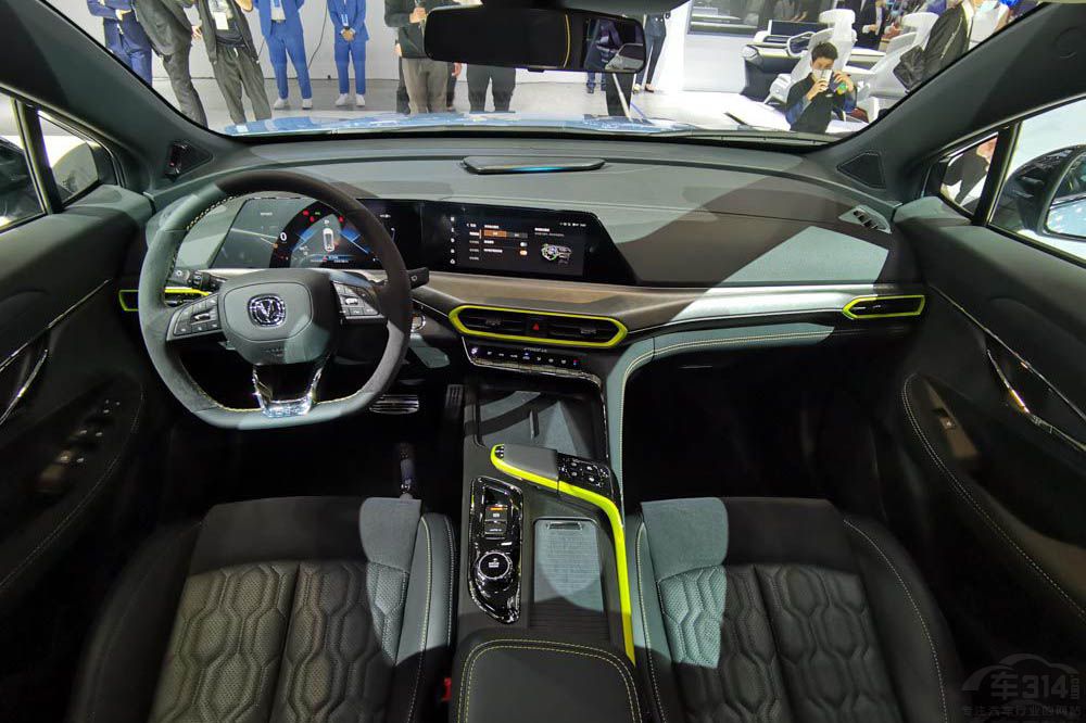 15�f�ԃ�(n��i)����SUV�P�c��UNI-T����һ�I