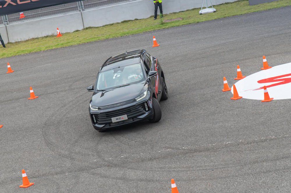 ��ِ��������SUV����;����S�B��(chu��ng)���ܱ��F(xi��n)