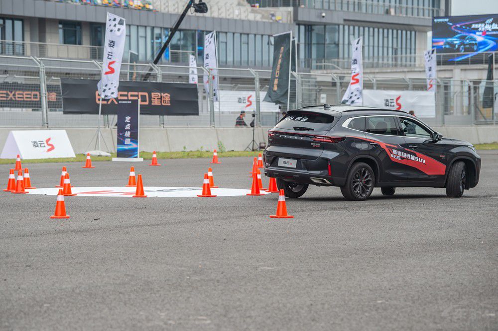 ��ِ��������SUV����;����S�B��(chu��ng)���ܱ��F(xi��n)