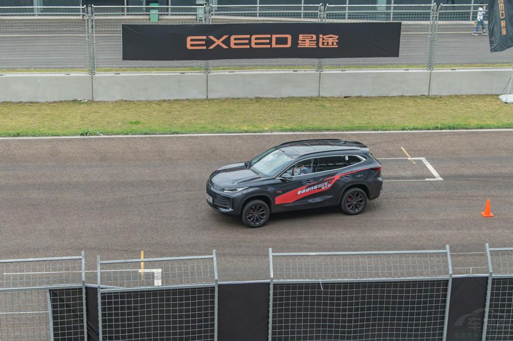 ��ِ��������SUV����;����S�B��(chu��ng)���ܱ��F(xi��n)