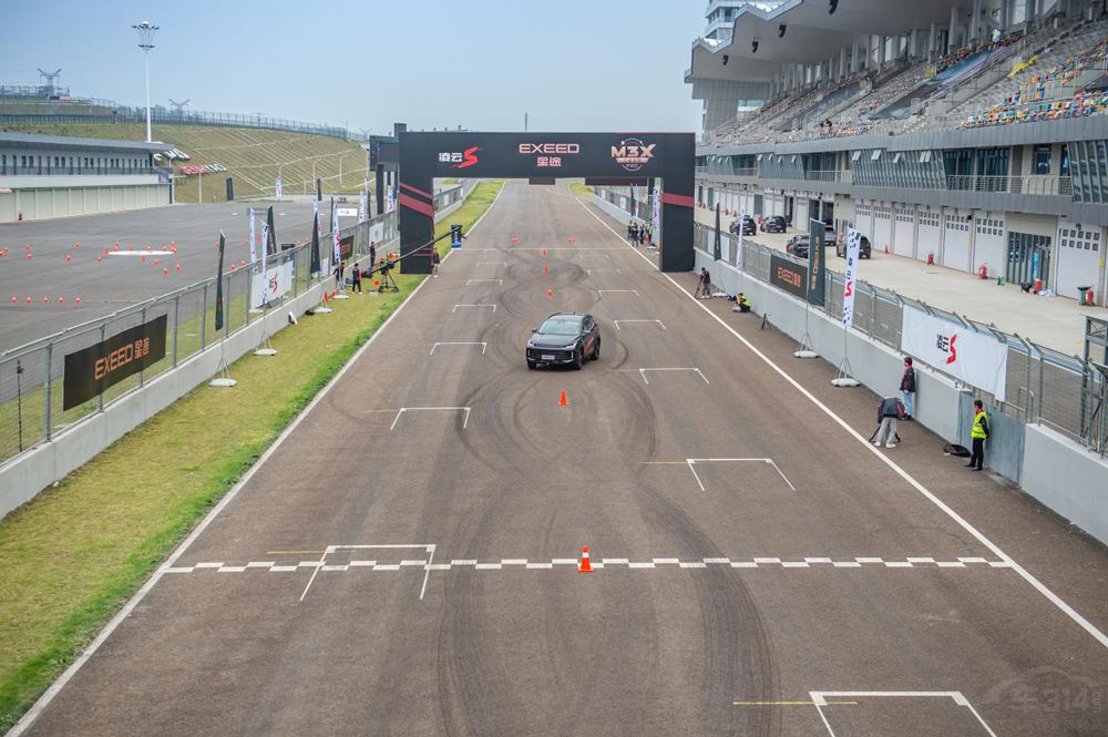 ��ِ��������SUV����;����S�B��(chu��ng)���ܱ��F(xi��n)