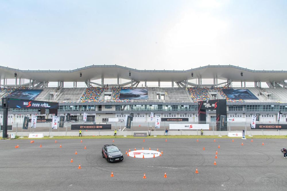 ȫ��λ������;����S