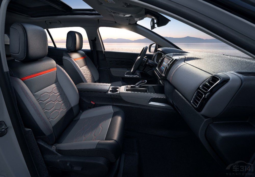 ����C5 AIRCROSS���m����׌�����^����