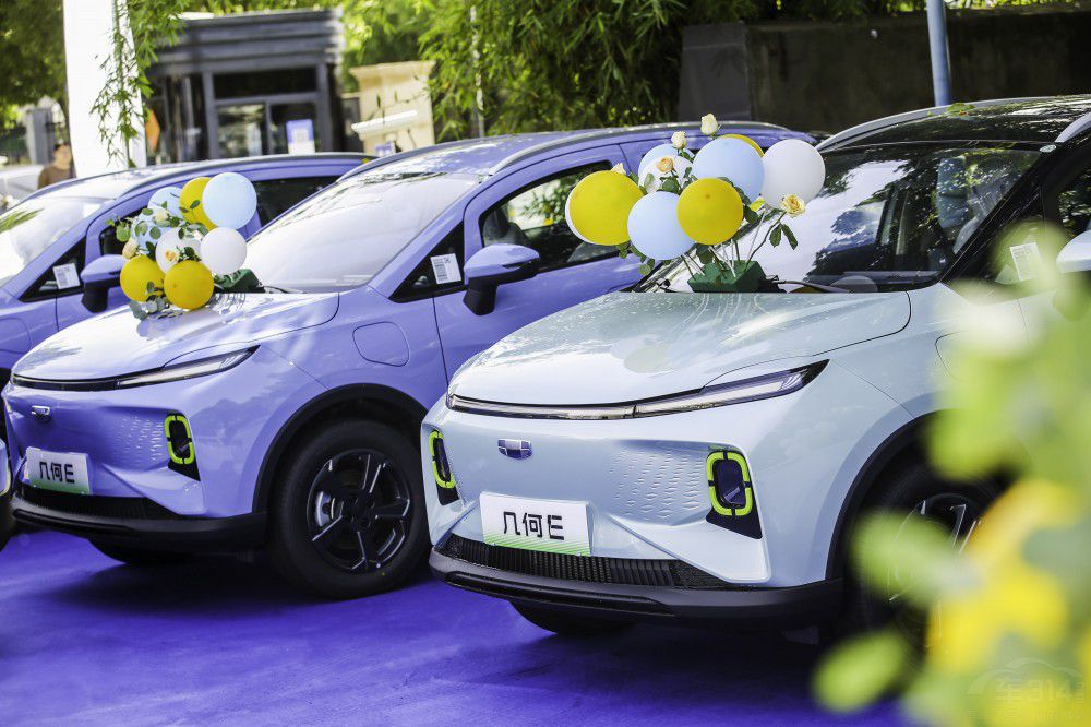 �׺�E���м����� 8.68�fԪ��׌�ഺ������