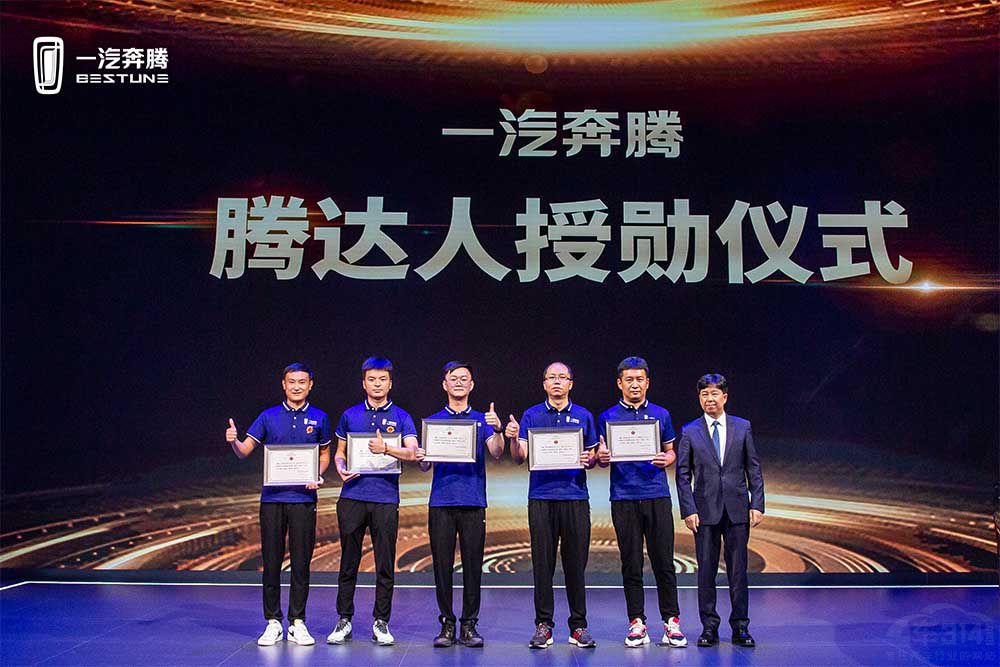 һ�����vB70S����ʿ����(chu��ng)���L(zh��ng)��܇չ����