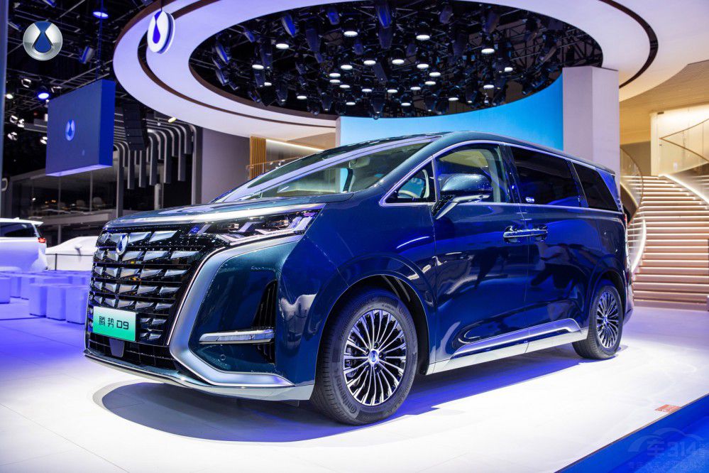 �v��(sh��)�y����SUV����܇(ch��)ȫ�򹫱������س�