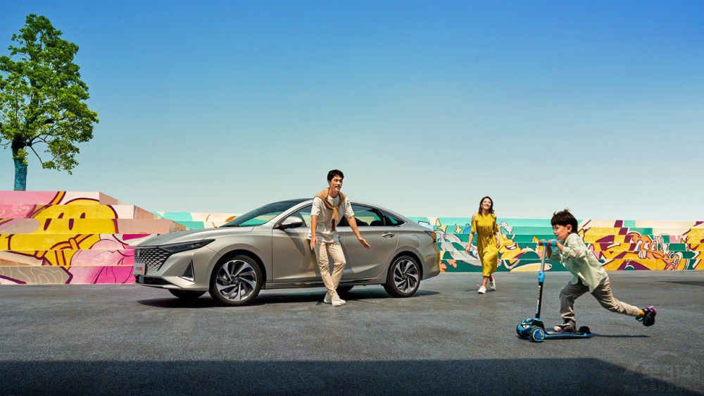 �J��PLUS����һ��AR���܌��m���I��Ҫ������