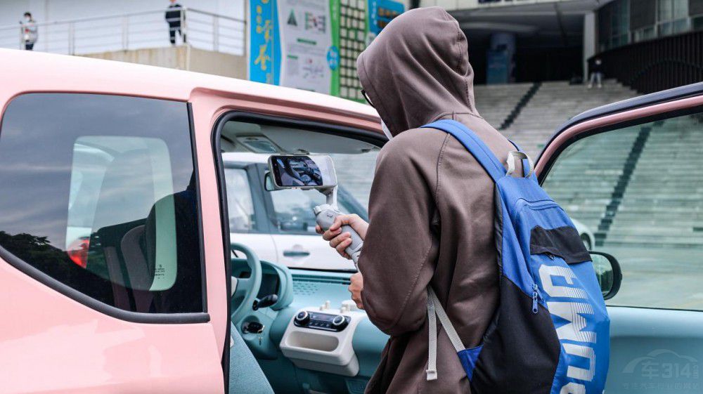 �茚��܇��ꑏV��܇չǰý�wƷ�b��(hu��)��Ļ