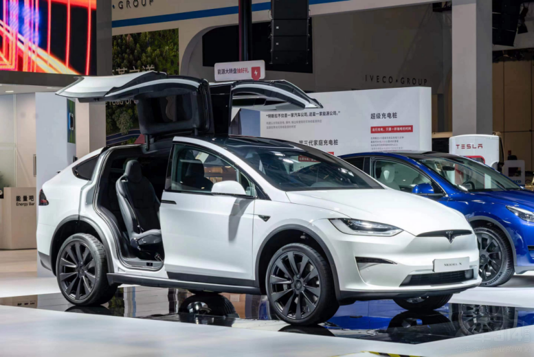 Model 3/Y�{(di��o)���ۃr ȫ��Model S/X������