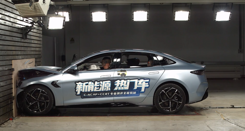 �y������ �����s��C-NCAP���ǰ�ȫ�u(p��ng)�r(ji��)