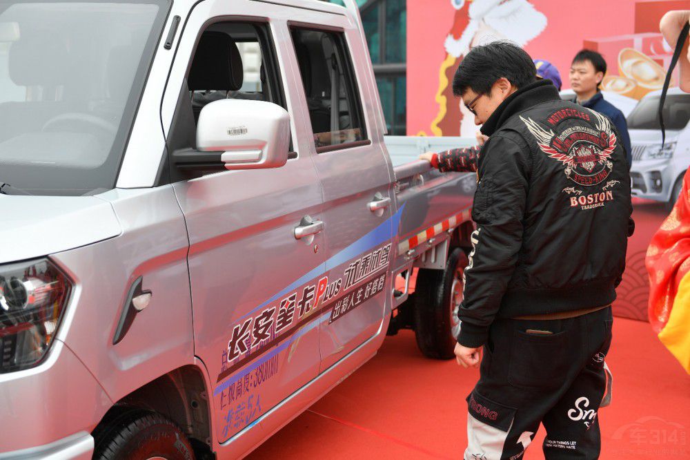 �L(zh��ng)���P��ů���͸������(d��ng)�c(di��n)ȼ�Ñ�������