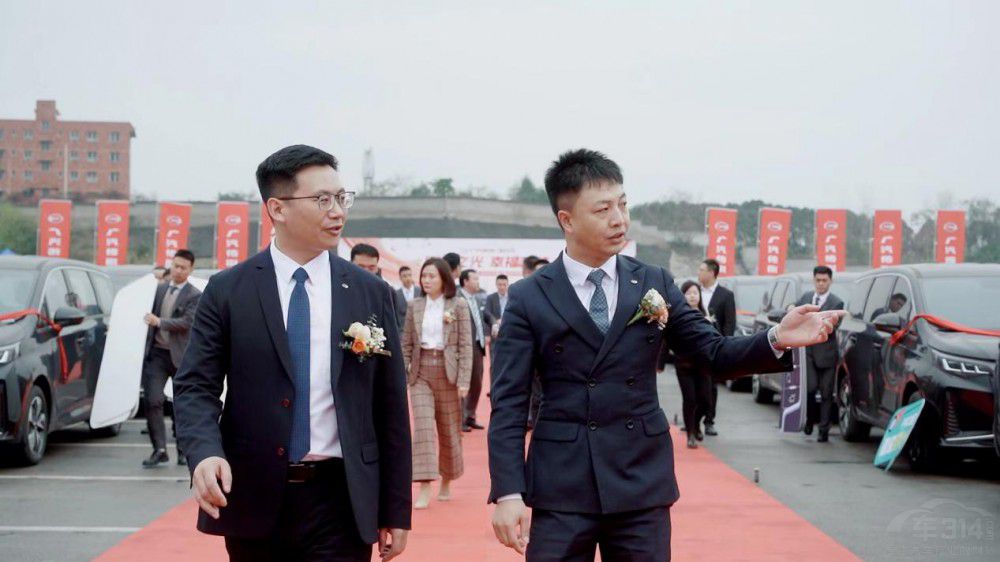 廣汽傳祺重慶長冠店M6大客戶交付儀式 廣汽傳祺重慶長冠店M6大客戶交付儀式