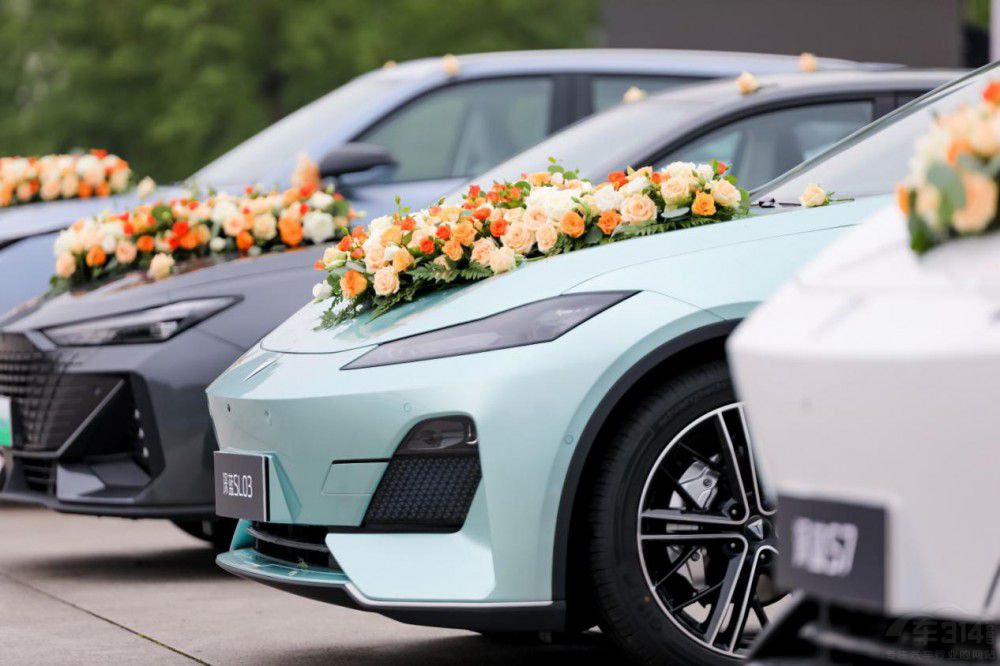 �鶨520�L(zh��ng)����܇(ch��)��60��(du��)�����e�k���w��Y