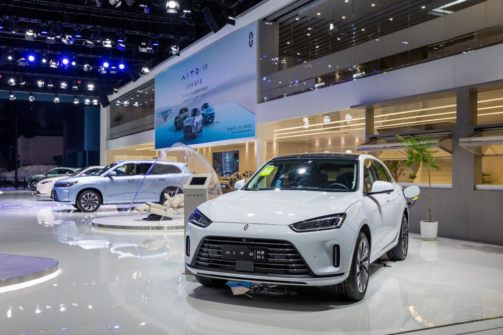 AITO����M5ϵ�����{�����ؑc܇չ����