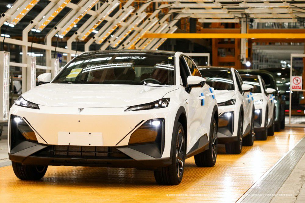 深藍速度:深藍S7量產(chǎn)車大規(guī)模下線發(fā)運 深藍速度:深藍S7量產(chǎn)車大規(guī)模下線發(fā)運