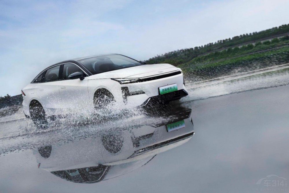 �s��ͬ��(j��) �y��L6���¶��x��һ���{�ؘ�(bi��o)��(zh��n)