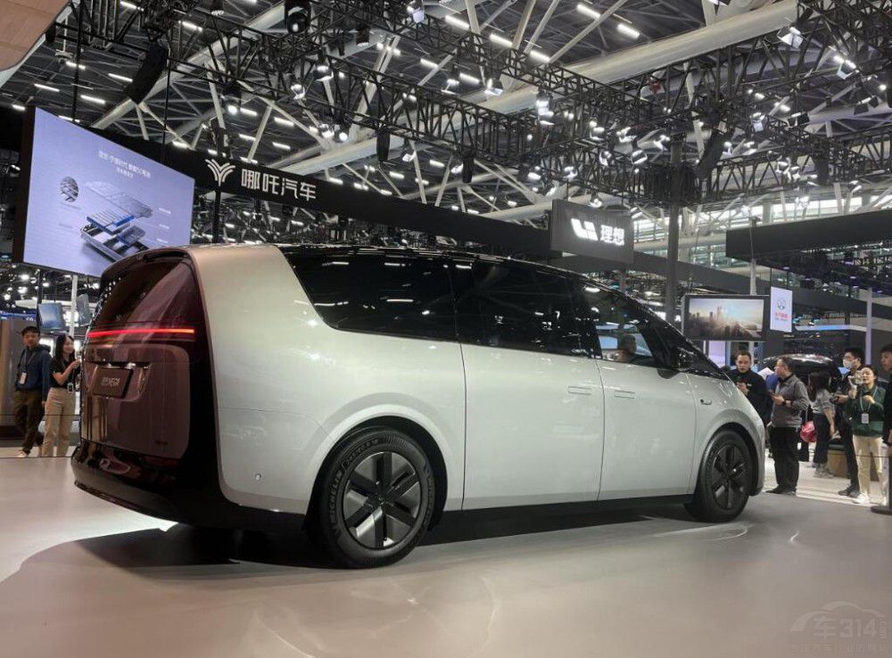 ����MEGA���ݽz�̶�܇����Ц���˼��˂�