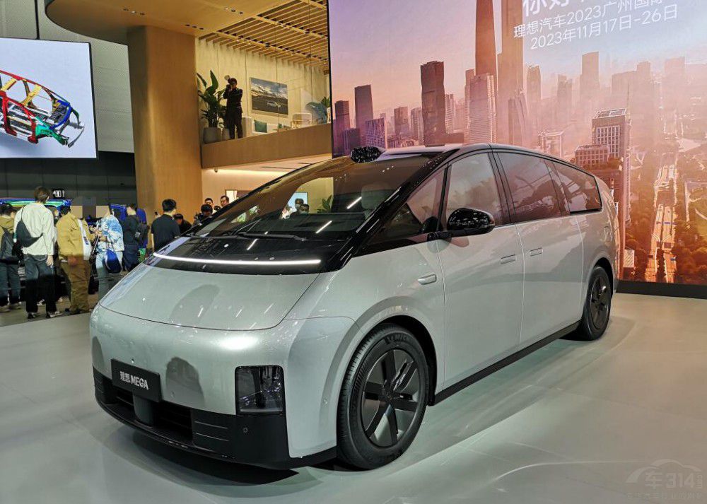 ����MEGA���ݽz�̶�܇����Ц���˼��˂�