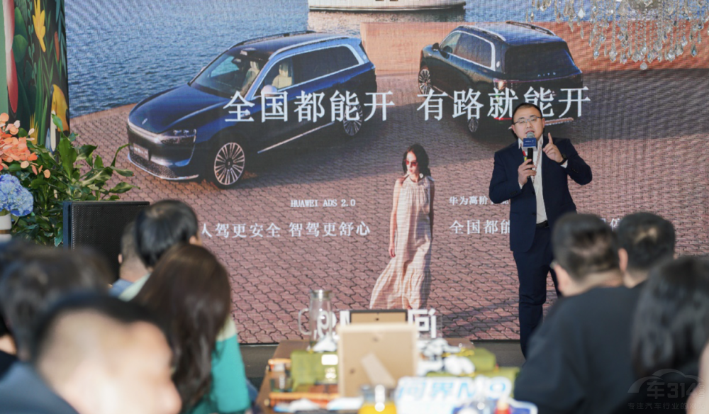 ���A��ŞSUV��(bi��o)�U ����M9Ʒ�b��(hu��)�A�M��Ļ