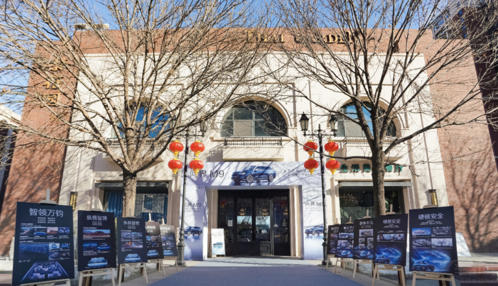 ���A��ŞSUV��(bi��o)�U ����M9Ʒ�b��(hu��)�A�M��Ļ