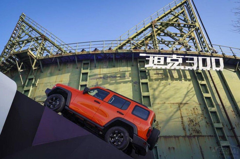 �u����ռ��һ��̹��300���N����30�f�v