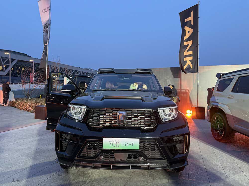 �M(j��n)�ڵĺ�܇�Ӄr(ji��)�������߶�SUV�����\��