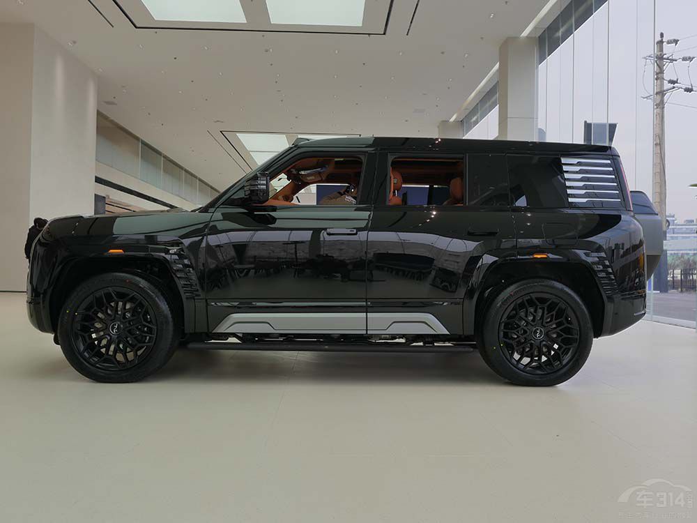 �M(j��n)�ڵĺ�܇�Ӄr(ji��)�������߶�SUV�����\��