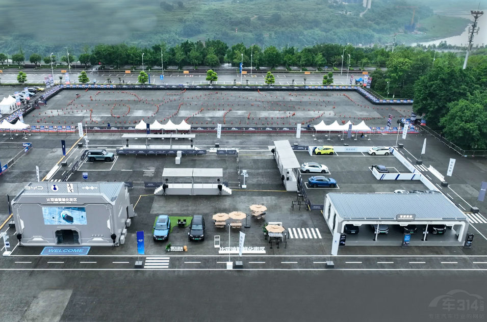 比亞迪智能化街區(qū)亮相2024重慶國際車展 比亞迪智能化街區(qū)亮相2024重慶國際車展