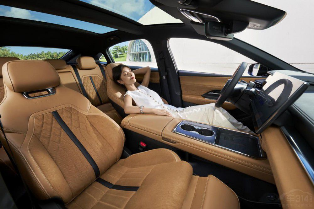 �L(zh��ng)�� �R���_(d��) MAZDA EZ-6��ʽ �_(k��i)�� �A(y��)����